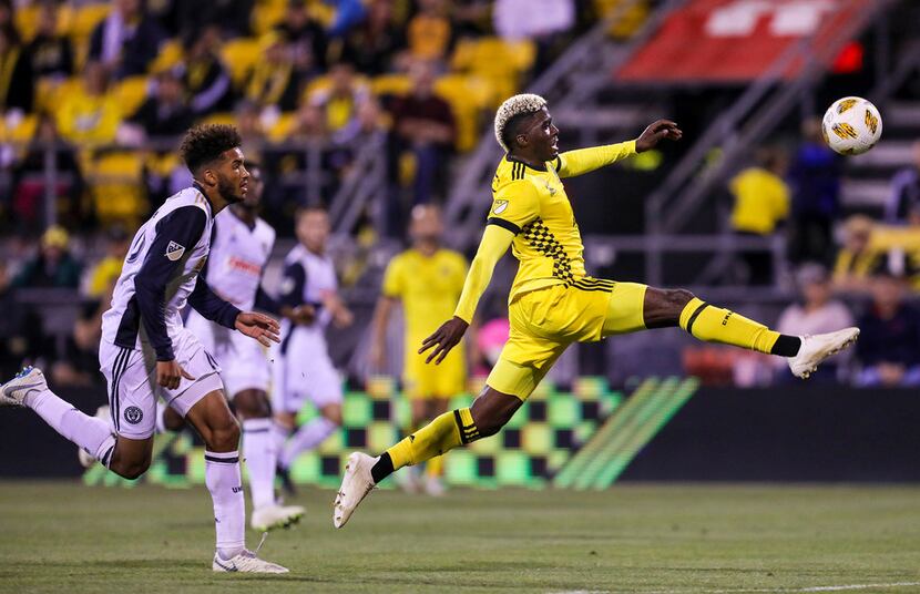 Columbus Crew forward Gyasi Zardes, right, attempts to score during the second half against...