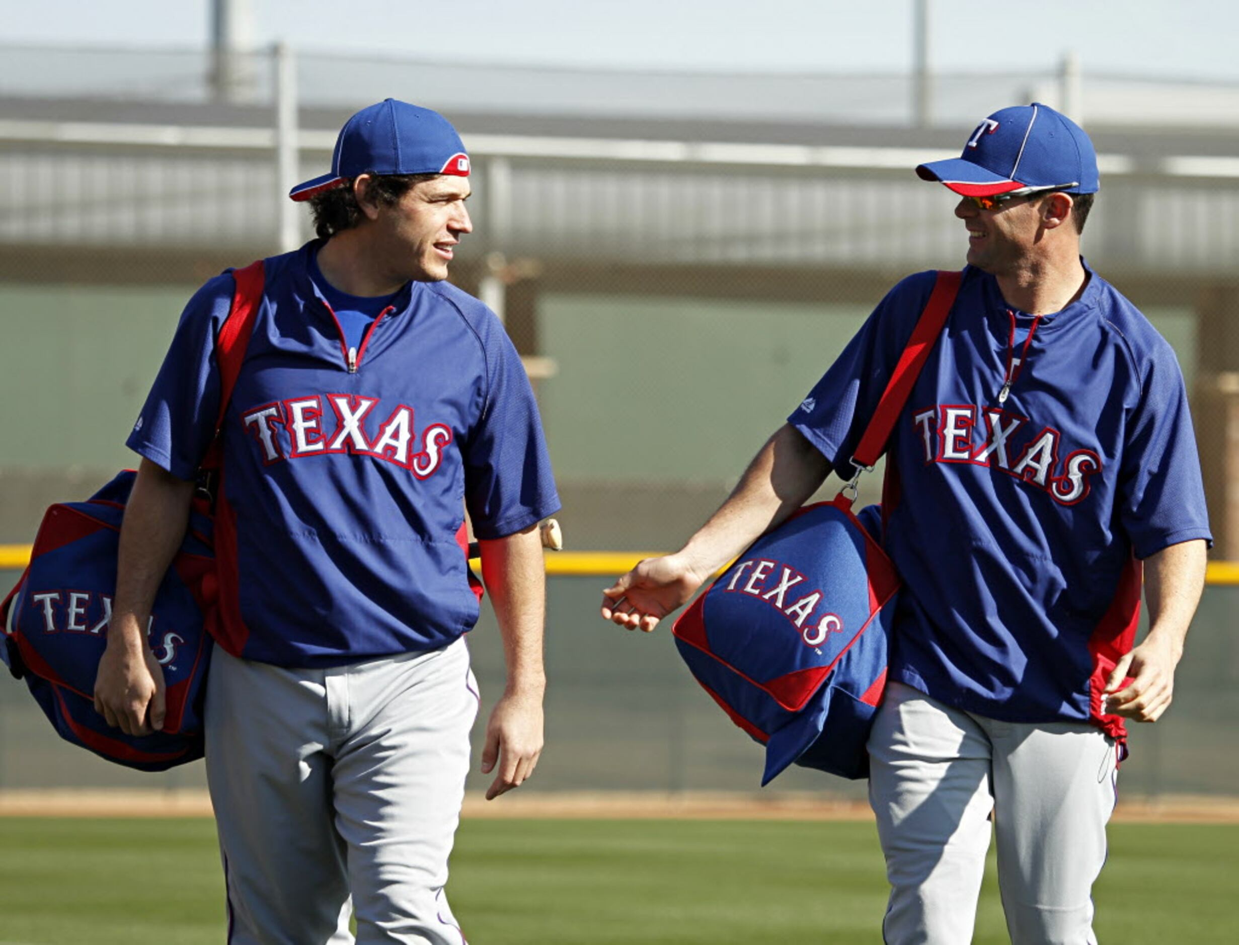 Houston Astros First baseman Lance Berkman (17) loses the grip on