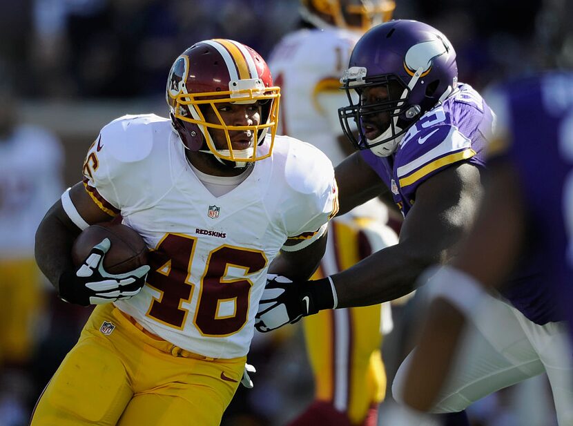 MINNEAPOLIS, MN - NOVEMBER 2: Alfred Morris #46 of the Washington Redskins avoids a tackle...