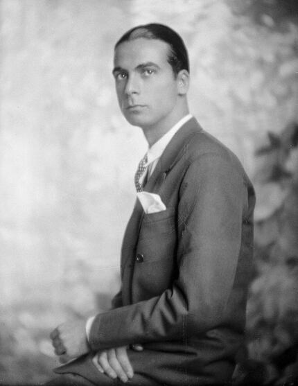 Couturier Cristóbal Balenciaga, 1927