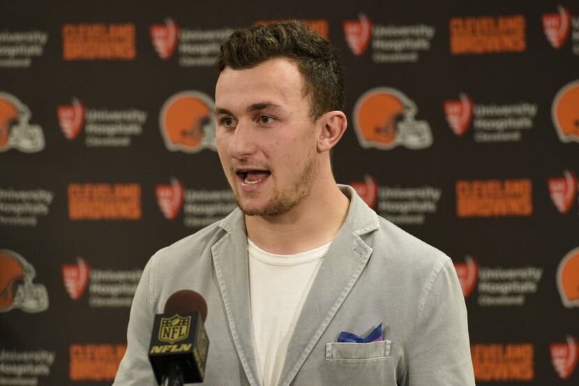 Cleveland Browns quarterback Johnny Manziel attends a post-game news conference after an NFL...