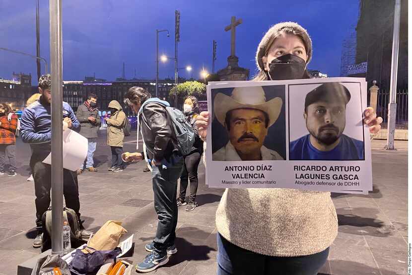 Manifestantes exigieron esta semana frente a Palacio Nacional de México intensificar la...