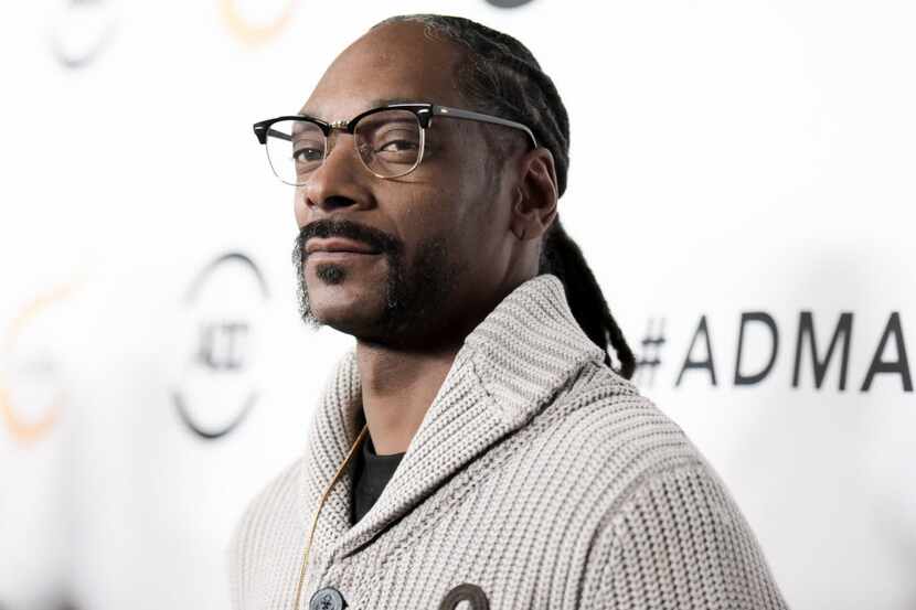 In February 2016, Snoop Dogg attended the 2016 All Def Movie Awards in Los Angeles.