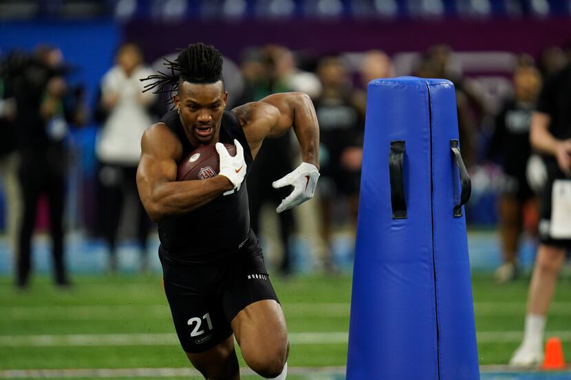 Texas running back Bijan Robinson runs a drill at the NFL football scouting combine in...