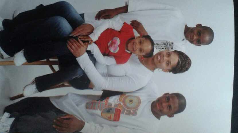 A family portrait for Cowboys linebacker Jaylon Smith: Jaylon (top left), brother Rod...