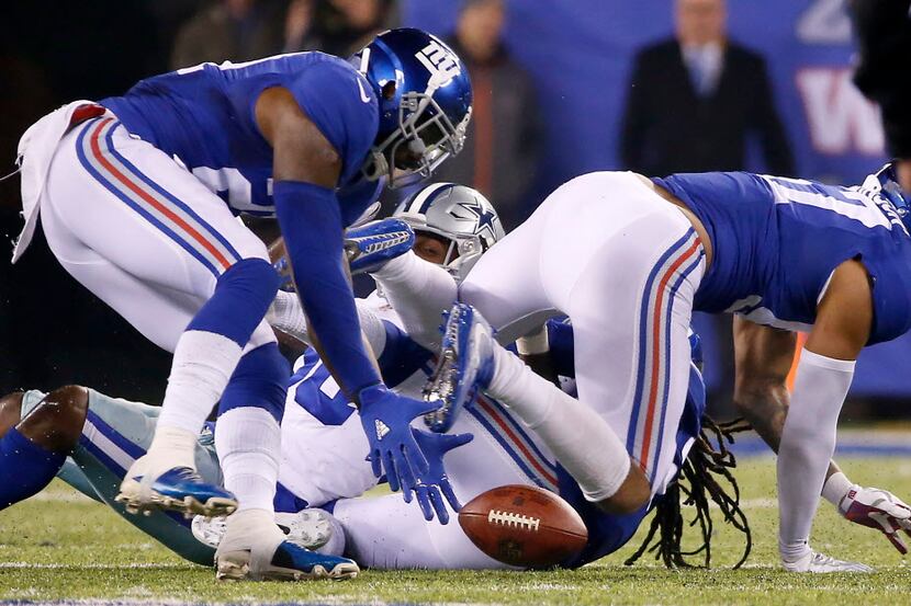 New York Giants strong safety Landon Collins (21) picks up a fumble by Dallas Cowboys wide...