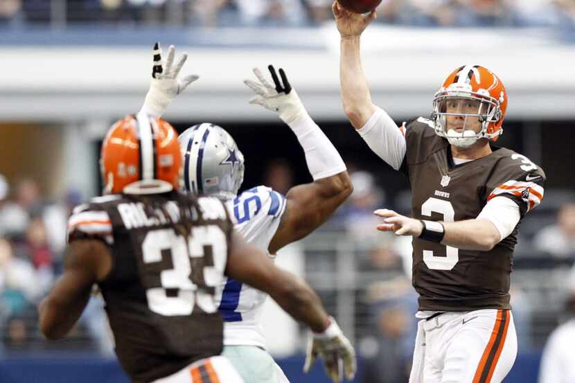 Cleveland Browns quarterback Brandon Weeden (3) passes the ball to Cleveland Browns...