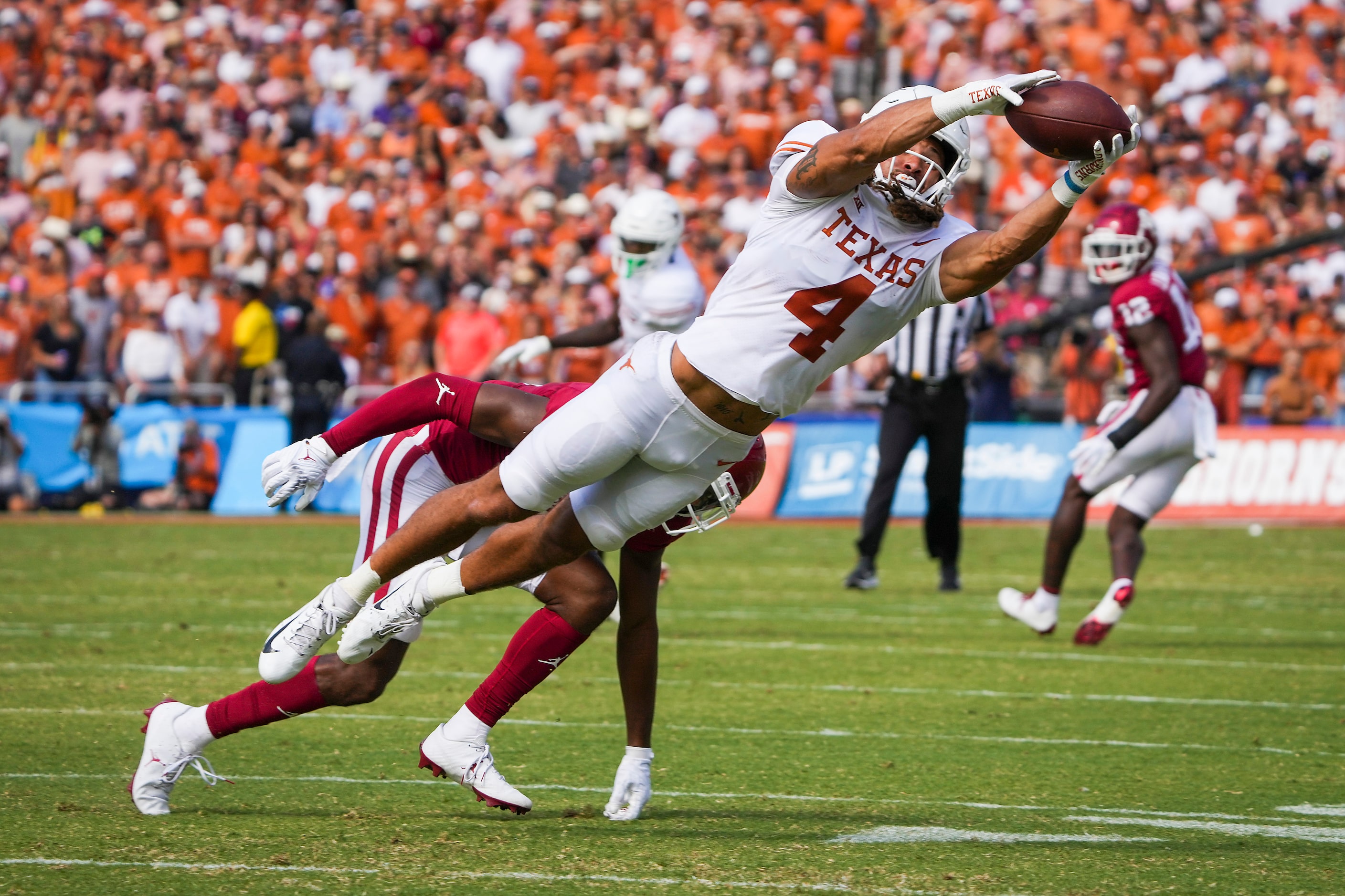 Texas wide receiver Jordan Whittington (4) catches a pass as Oklahoma defensive back D.J....