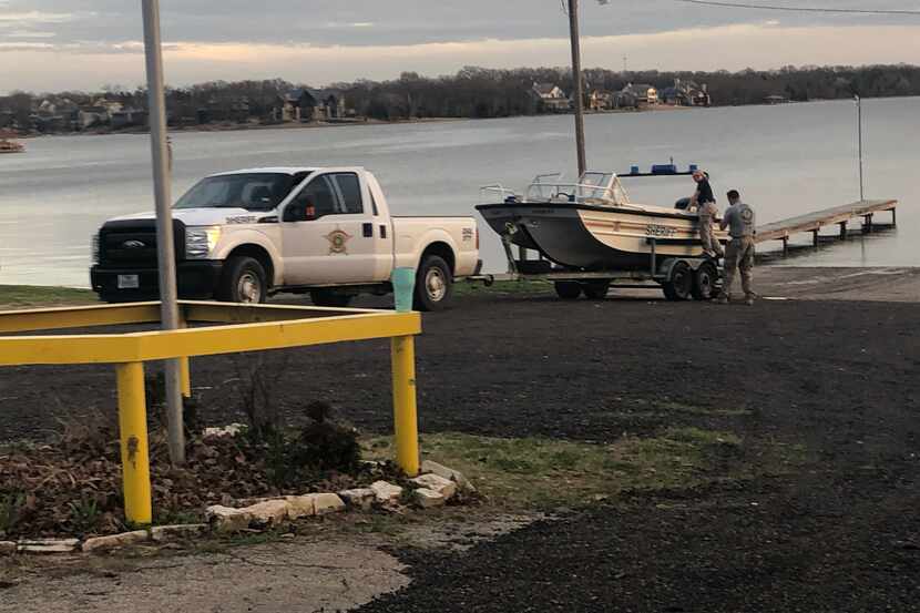 Foto de la búsqueda del auto de Brenda Montañez en un lago en Log Cabin, Texas,CORTESIA:...