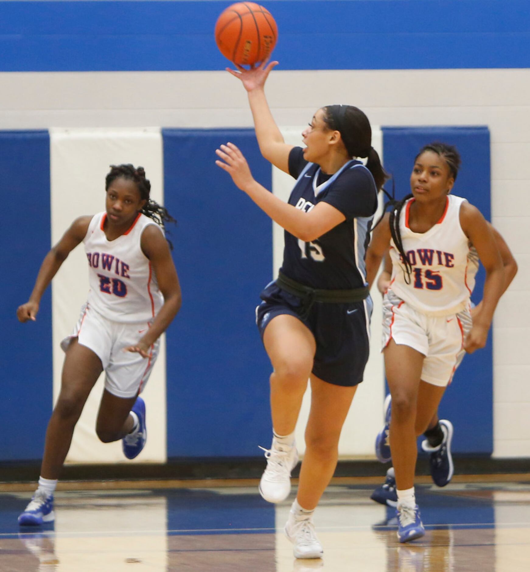 Hurst L.D. Bell guard Myra Gordon (15) leans over her shoulder to pull in a lead pass during...