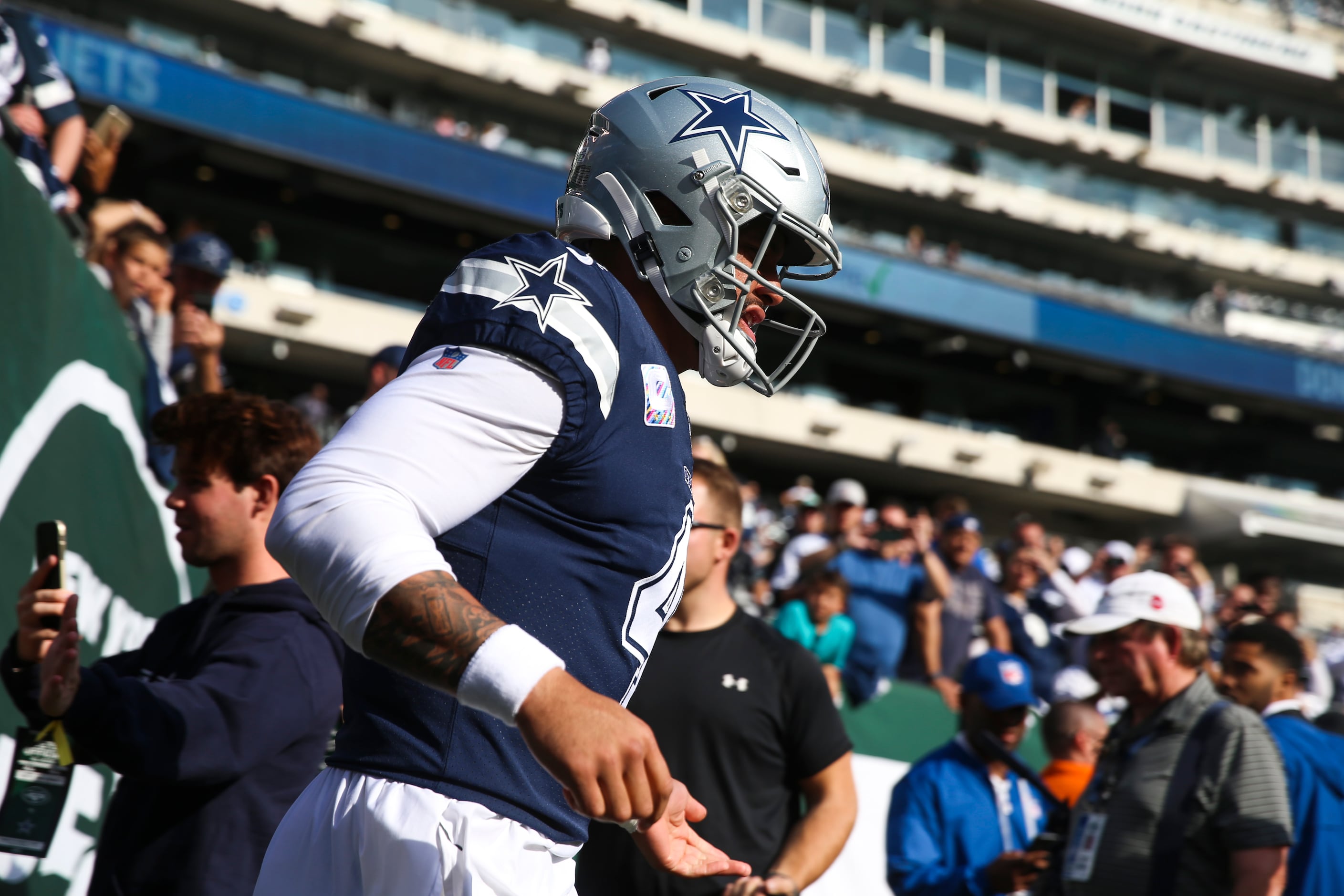 Dallas Cowboys teammate Dak Prescott calls out Ezekiel Elliott on “his  platform” - FanBuzz