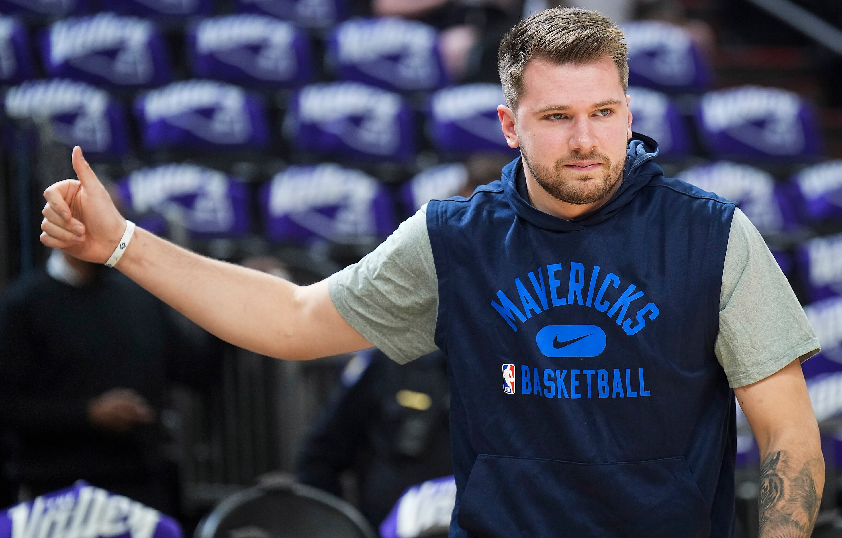 Dallas Mavericks guard Luka Doncic gives a thumbs up to the crowd as the teams warm up...