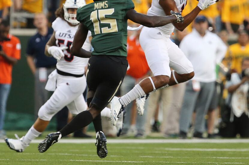 UTSA safety Nate Gaines, right, intercepts a pass intended for Baylor wide receiver Denzel...