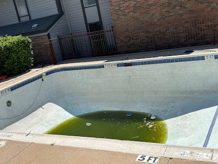 La piscina de Kendall Villas, fotografiada por una voluntaria de Dallas Area Interfaith en...