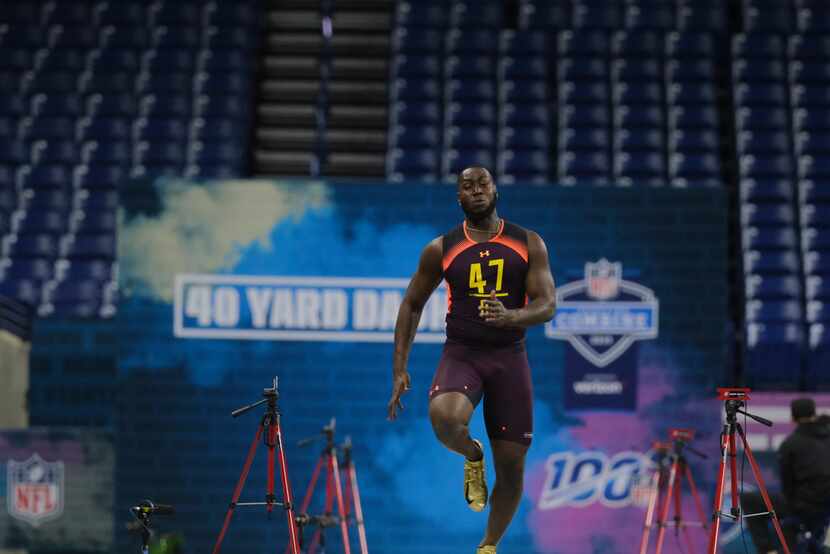 Texas defensive lineman Charles Omenihu runs the 40-yard dash drill at the NFL football...