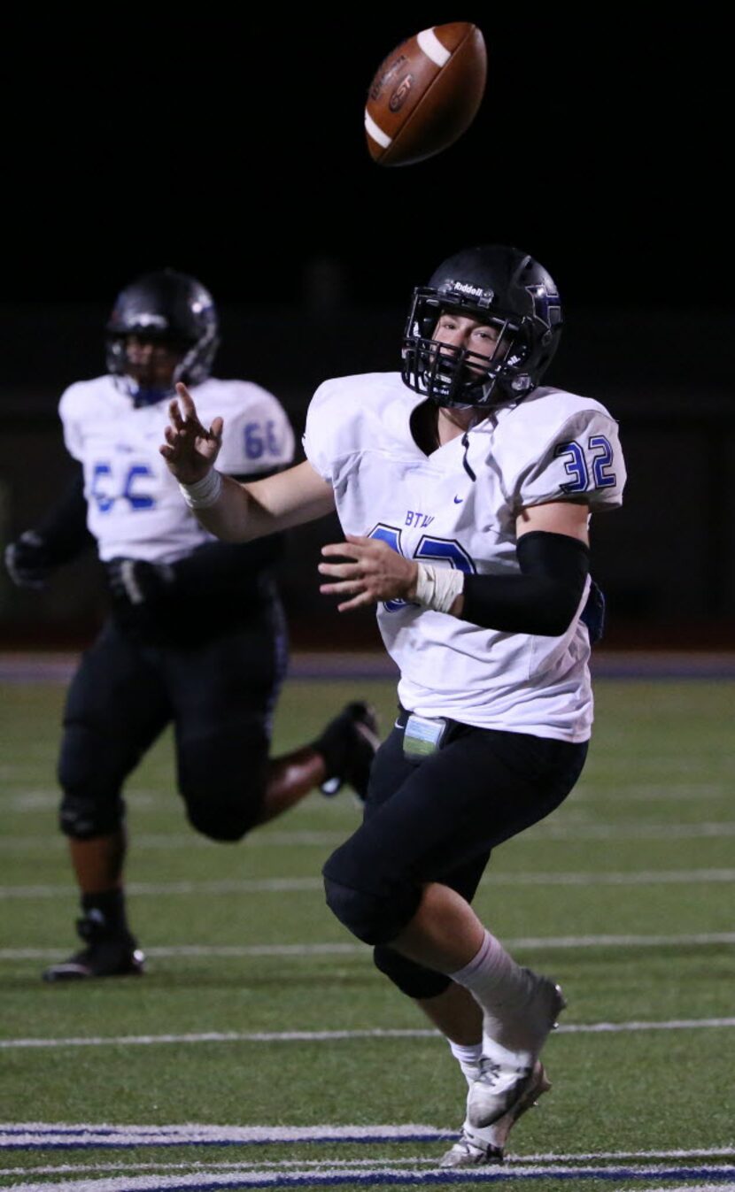 Hebron fullback Mark Scott (32) is unable to make a catch on a third down and 5-yards to go...