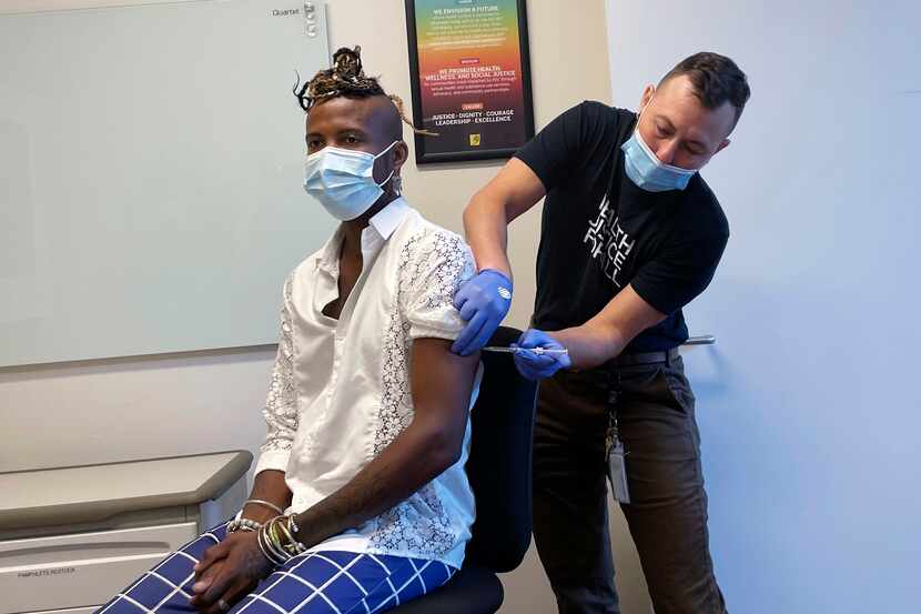 Las vacunas contra viruela del mono en Dallas se están aplicando, de momento, solo a hombres...