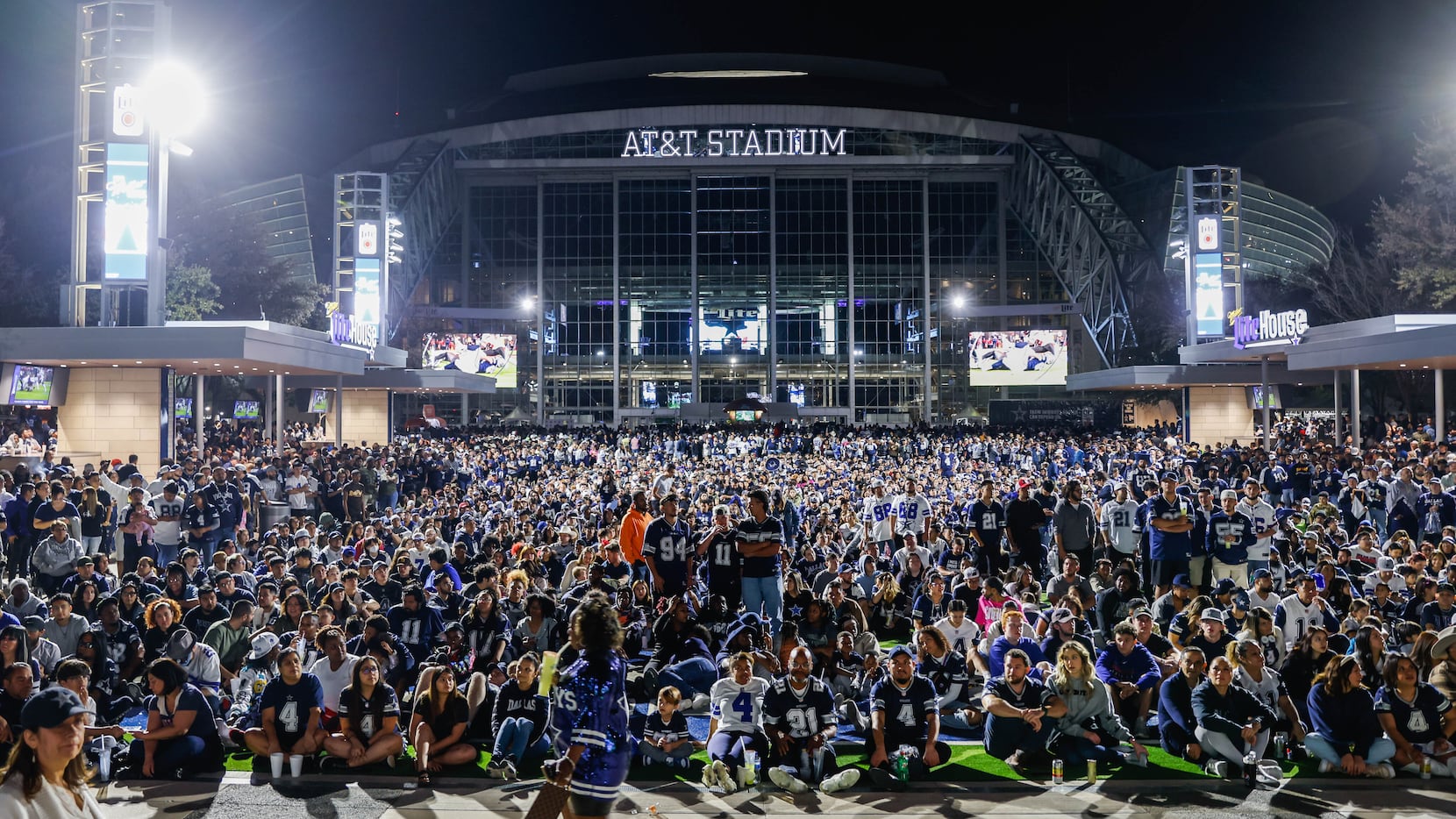 AT&T Stadium's Miller Lite House invites fans back for Cowboys-49ers watch  party