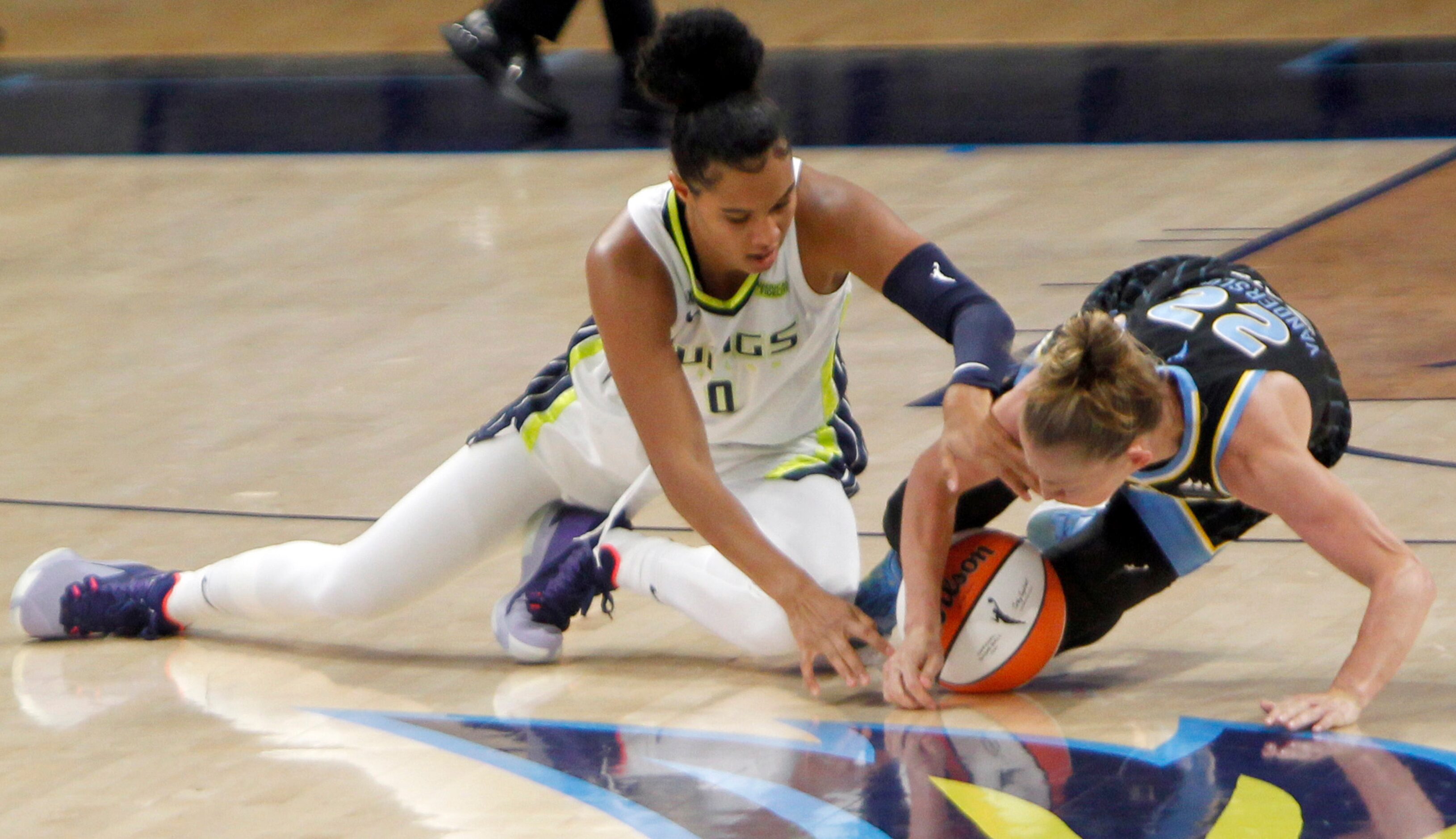 Dallas Wings forward Satou Sabally (0), left, battles Chicago Sky guard Courtney Vandersloot...