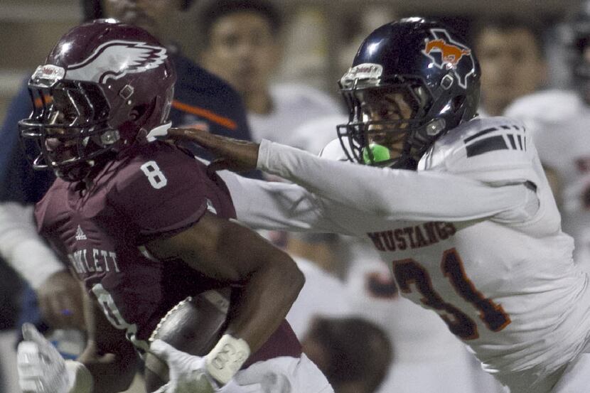 Rowlett receiver Quentin Stinson (8) is pulled down from behind by Sachse defensive back...