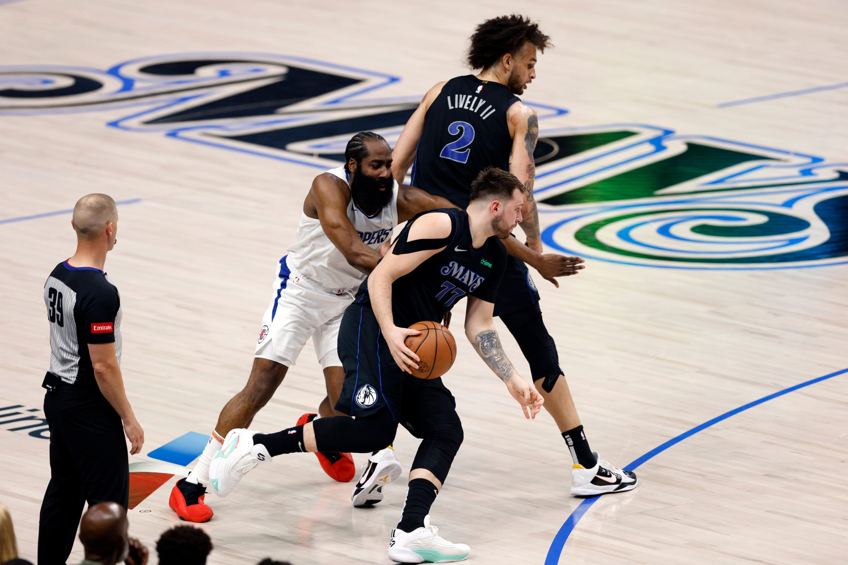 Dallas Mavericks guard Luka Doncic (77) moves around a screen set by center Dereck Lively II...