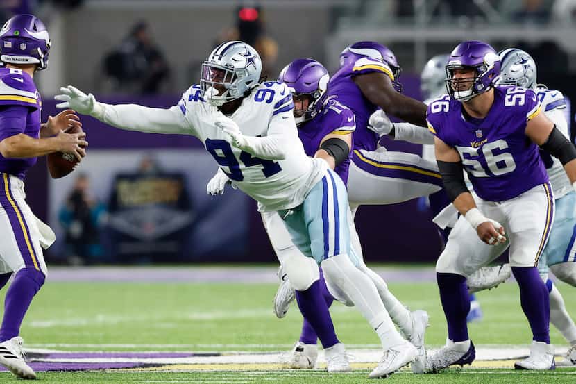 Dallas Cowboys defensive end Randy Gregory (94) reaches for the ball before Minnesota...