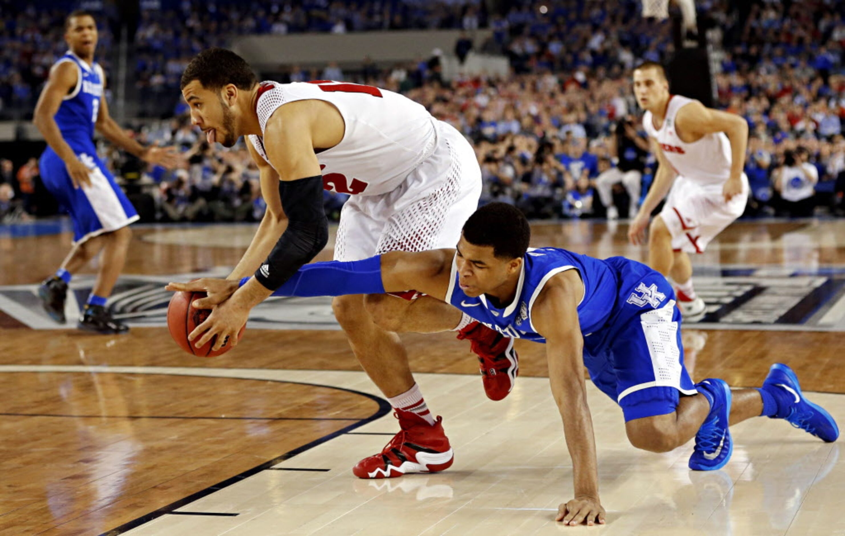 Wisconsin Badgers guard Traevon Jackson (left) pulls away the ball from Kentucky Wildcats...