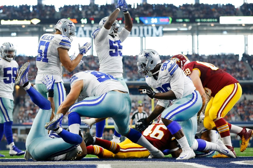 Dallas Cowboys middle linebacker Rolando McClain (55) signals safety after free safety J.J....