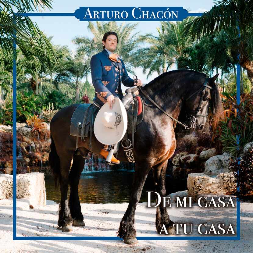 En esta imagen la portada de "De mi casa a tu casa", un álbum del tenor mexicano Arturo Chacón.