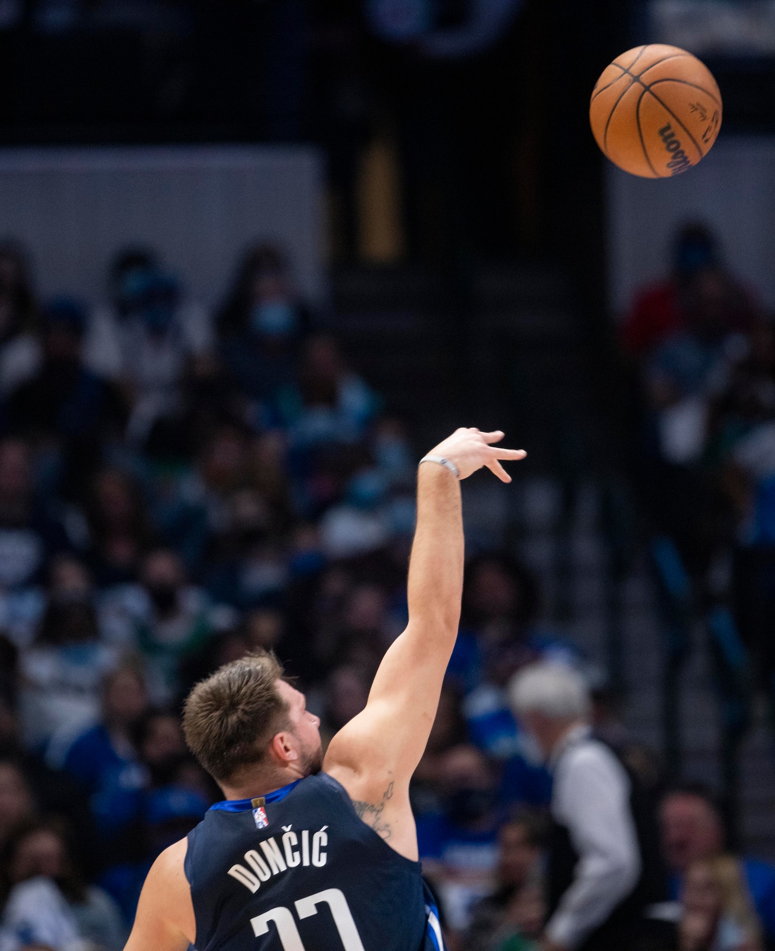 Dallas Mavericks guard Luka Dončić (77) shots a successful shot during the first quarter of...