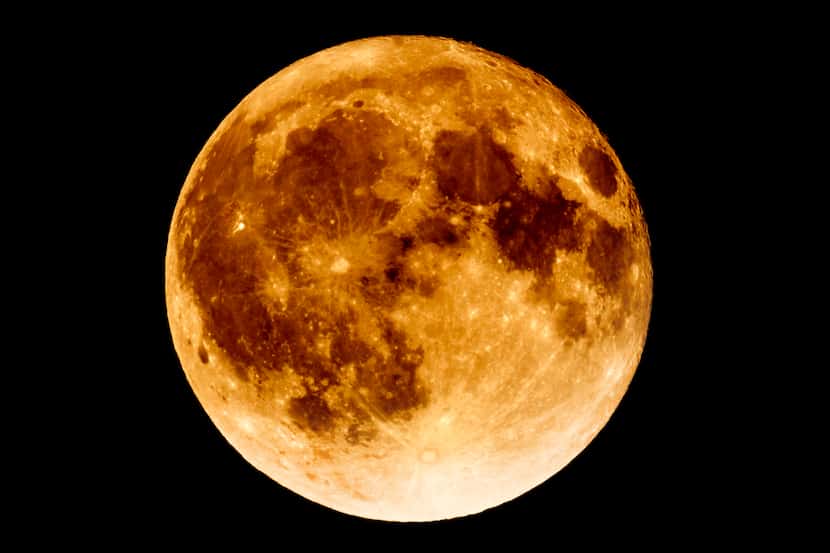 Una súper luna roja se dará este miércoles debido a un eclipse lunar.
