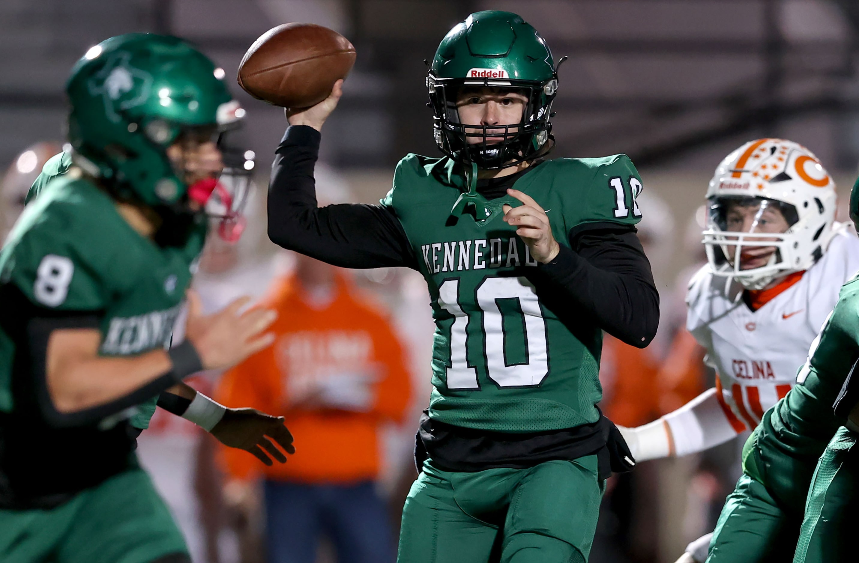 Kennedale quarterback Jackson Hammonds (10) tries to complete a pass to wide receiver Riley...