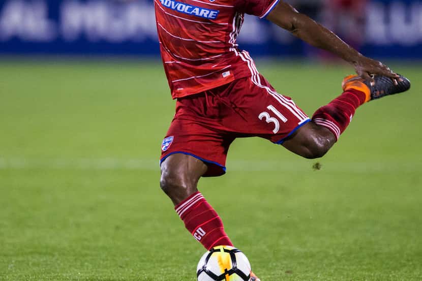 FC Dallas defender Maynor Figueroa (31) takes a shot during the first half of a CCL Leg 2...