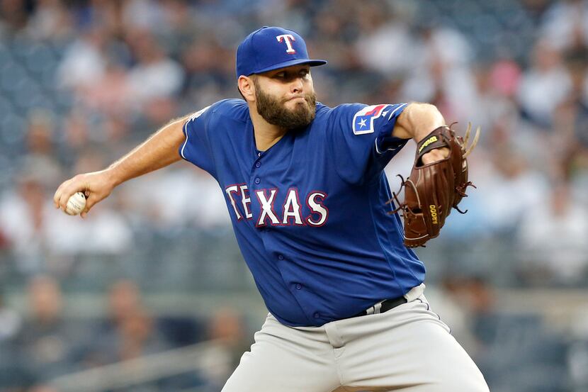 NEW YORK, NEW YORK - SEPTEMBER 04:   Lance Lynn #35 of the Texas Rangers pitches during the...