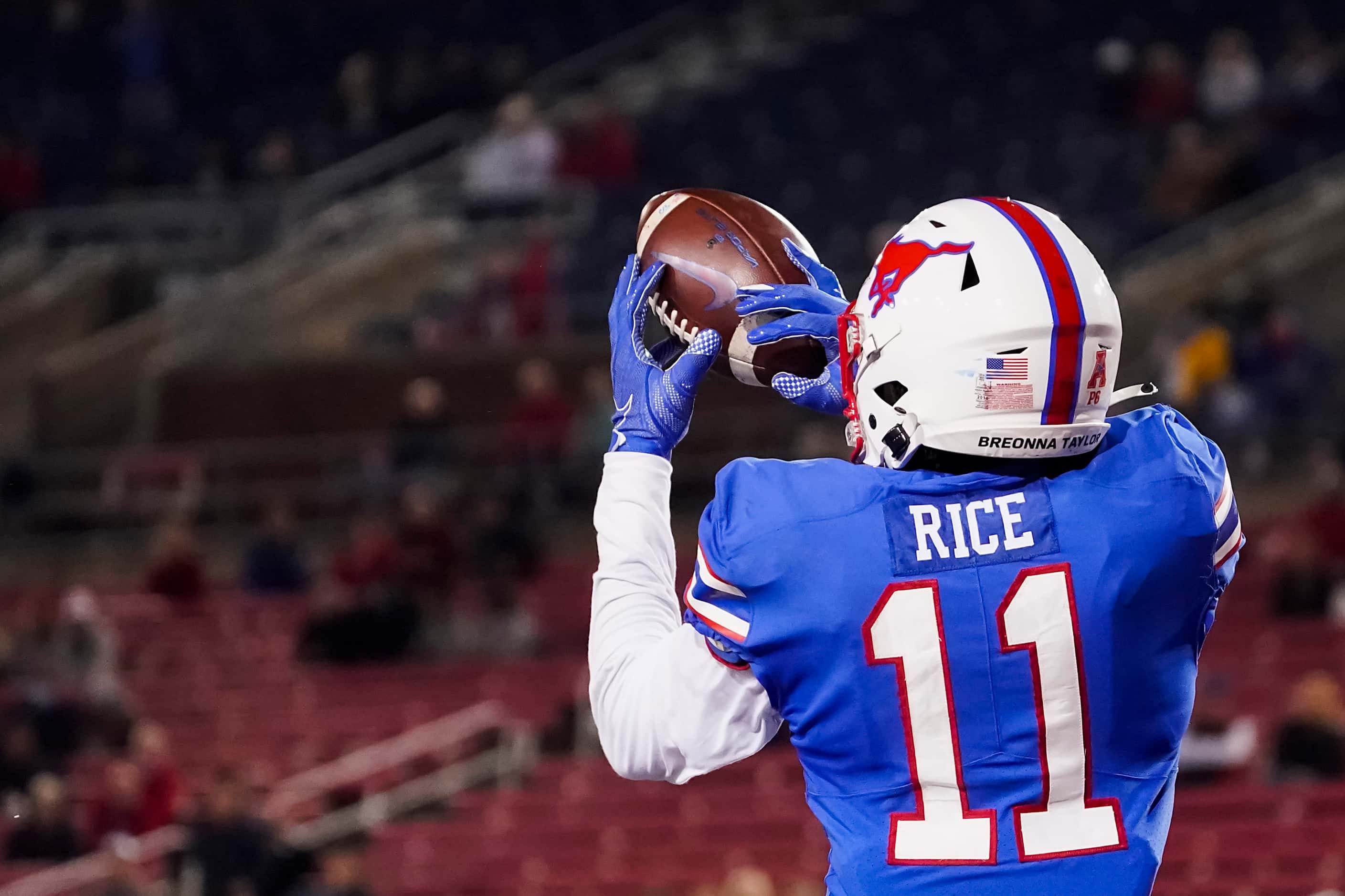 SMU wide receiver Rashee Rice (11) catches a touchdown pass during the second quarter of an...