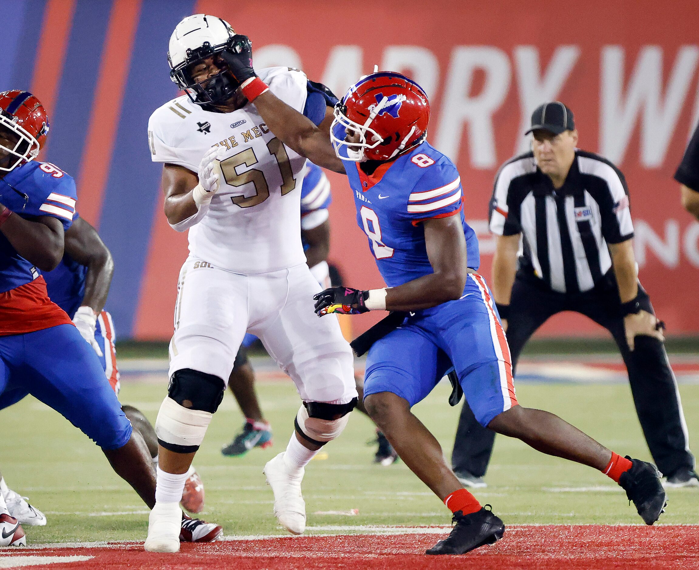 Duncanville defensive end Colin Simmons (8) gives a stiff arm to South Oak Cliff’s Jaden...