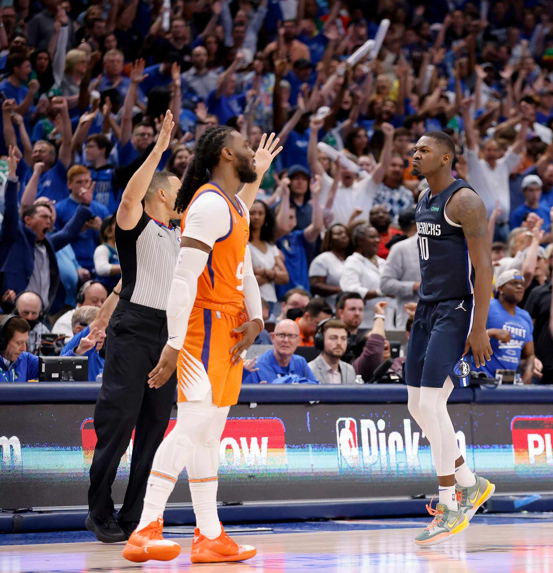 Dallas Mavericks forward Dorian Finney-Smith (10) reacts toward Phoenix Suns forward Jae...