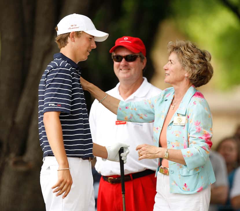 Peggy Nelson greeted Dallas' Jordan Spieth on the first tee during the final round of the HP...