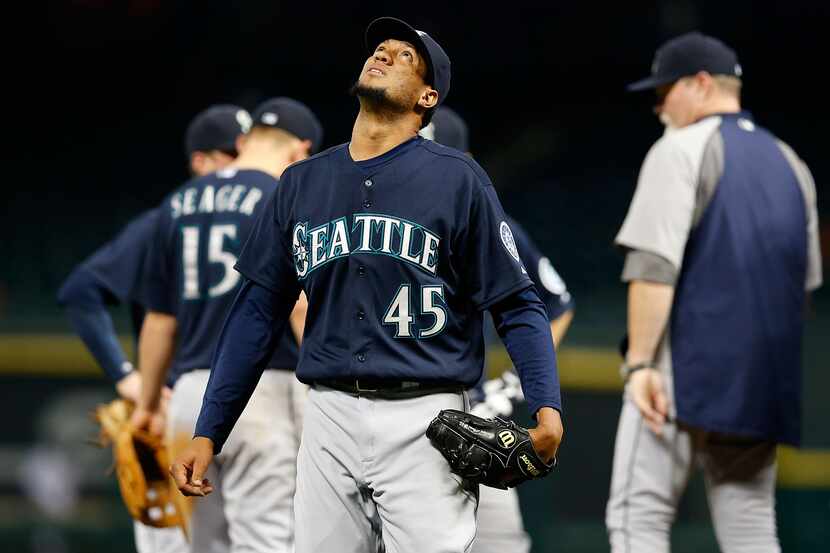 HOUSTON, TX - APRIL 23:  Hector Noesi #45 of the Seattle Mariners gets pulled in the sixth...