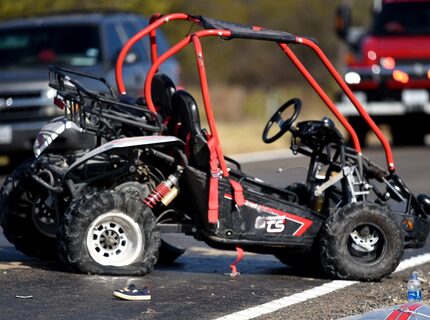 Un carrito motorizado go-kart se impactó contra una SUV matando a dos niños el sábado en...