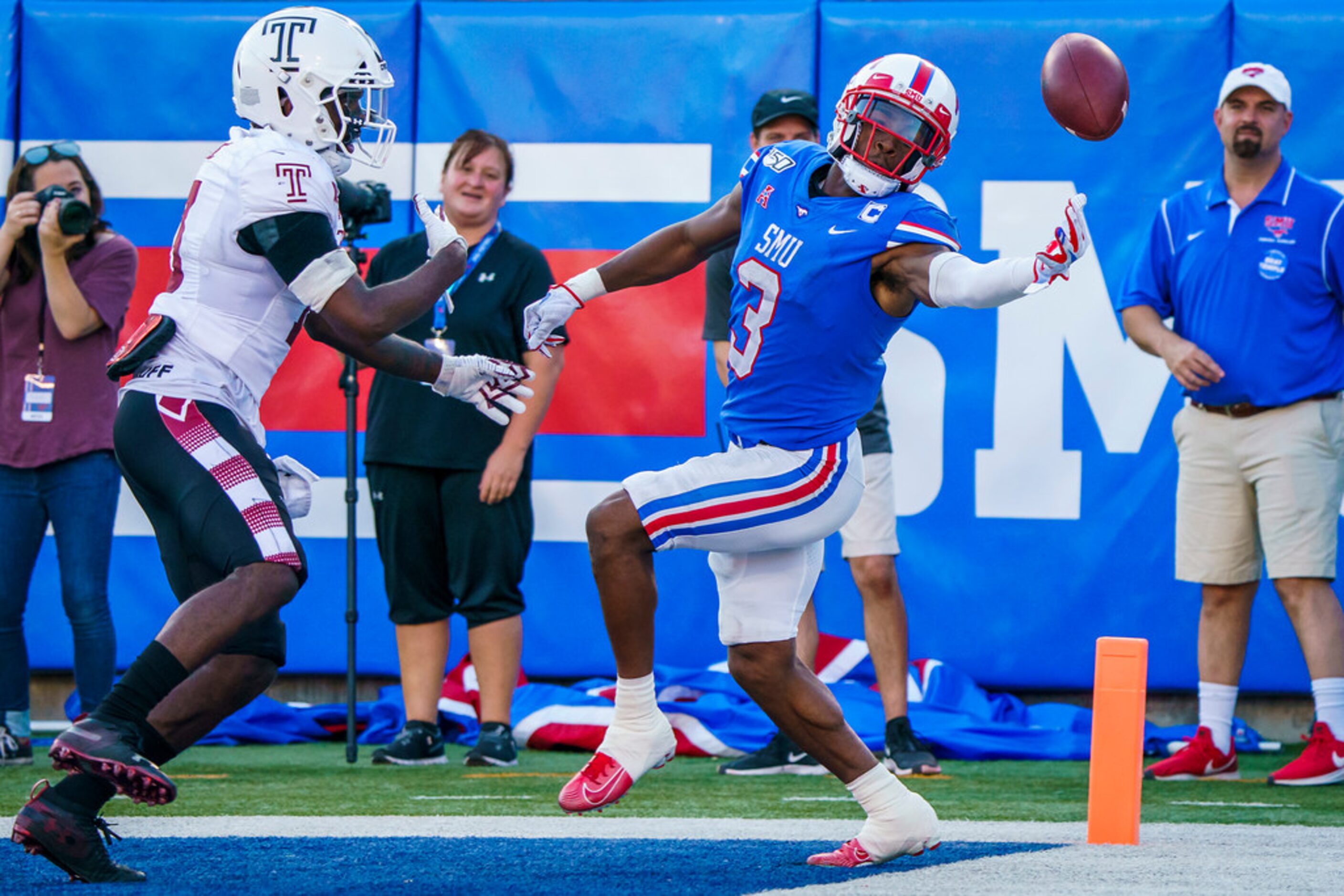 SMU wide receiver James Proche (3) canÃt make a catch in the end zone during the second...