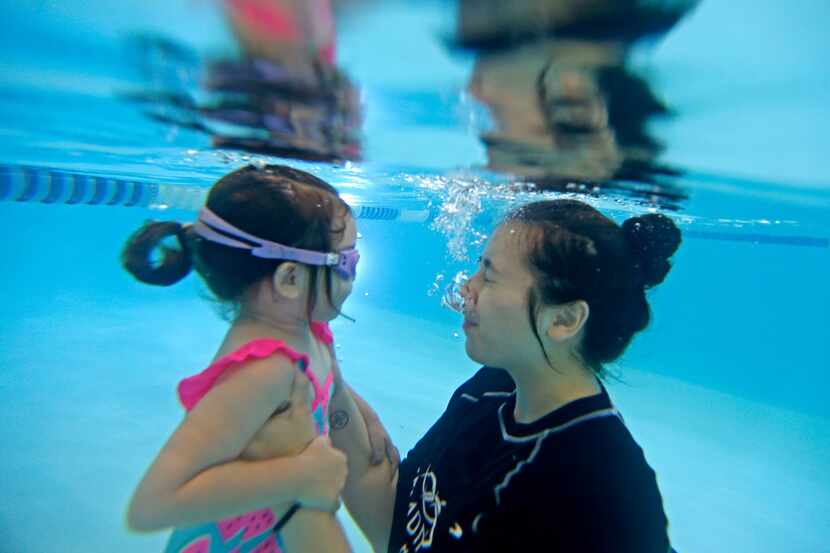 Dallas Aquatics ofrece clases para aprender a nadar y las inscripciones ya están abiertas....