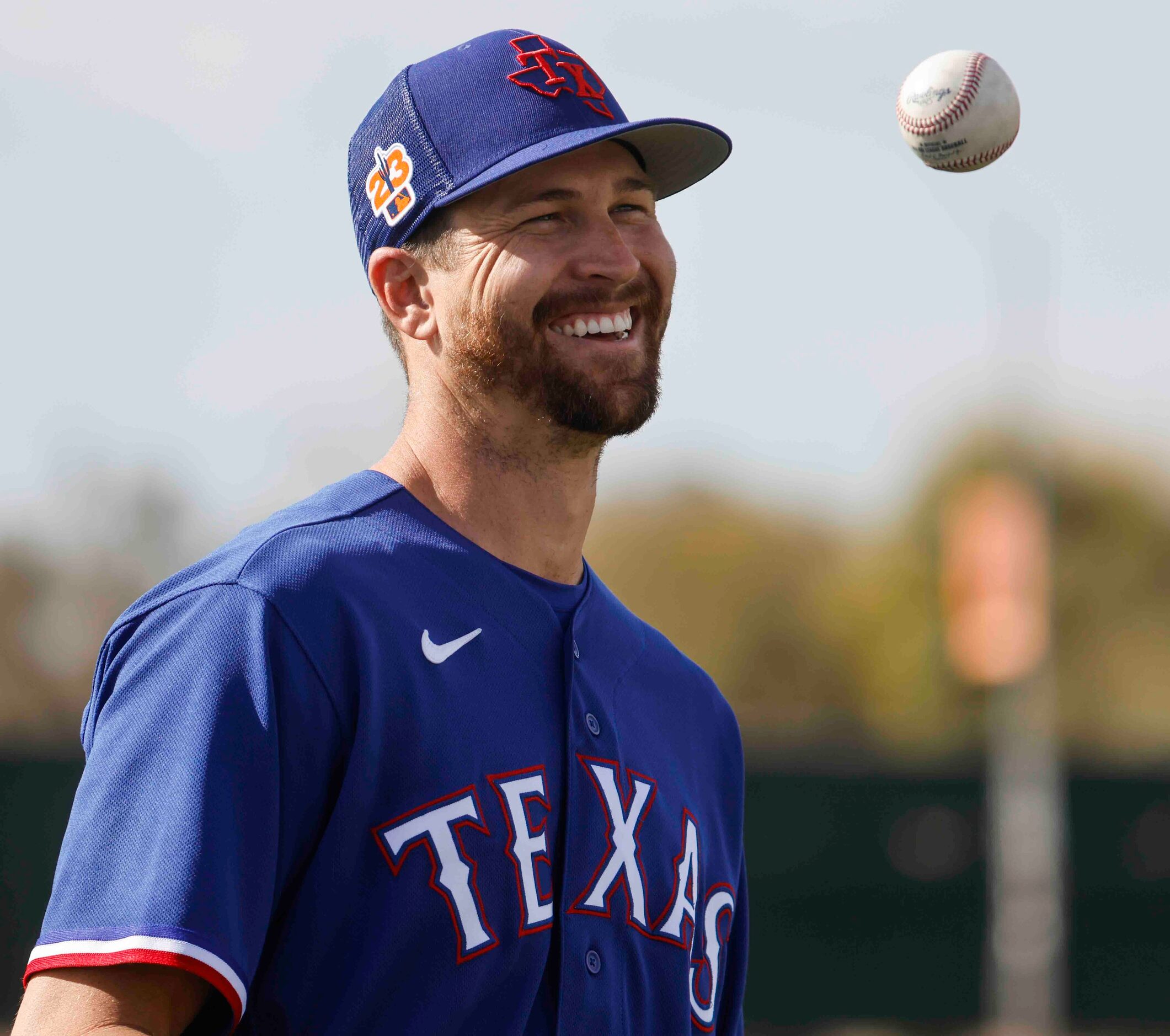 Texas Rangers pitcher Jacob deGrom waits to warm up during a spring training workout at the...