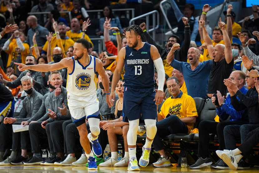 Golden State Warriors guard Stephen Curry (30) celebrates a 3-pointer past Dallas Mavericks...