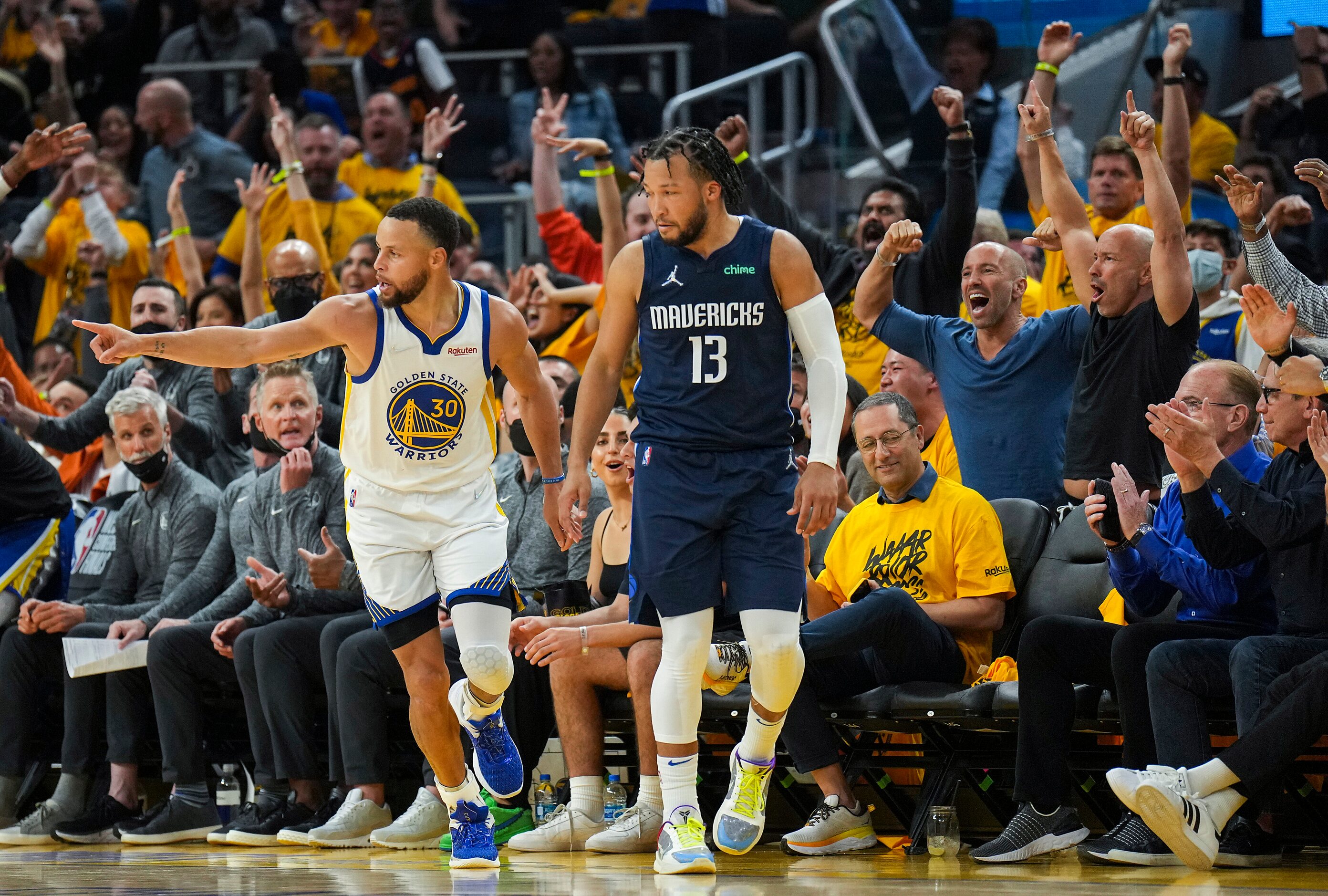 Golden State Warriors guard Stephen Curry (30) celebrates a 3-pointer past Dallas Mavericks...