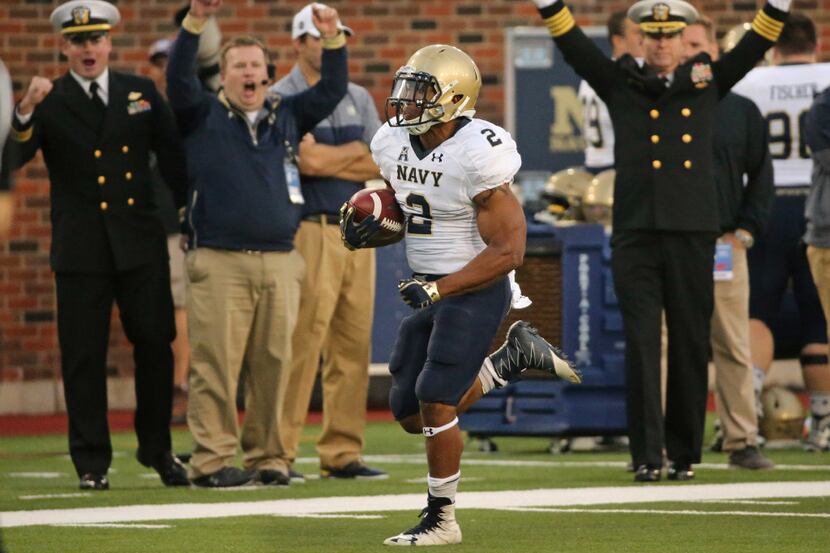 Navy running back Toneo Gulley (2) motors down the sideline for a third-quarter touchdown,...