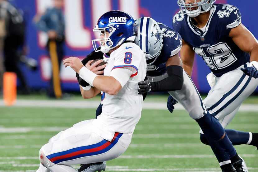 Dallas Cowboys safety Donovan Wilson (6) tackles New York Giants quarterback Daniel Jones...