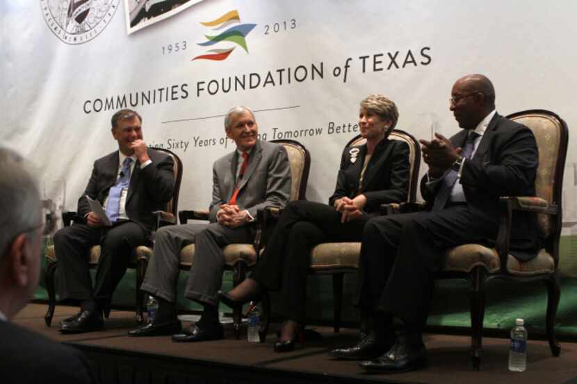 Dallas Mayor Mike Rawlings (left) and former mayors Tom Leppert, Laura Miller and Ron Kirk...