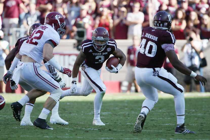 Texas A&M Aggies wide receiver Christian Kirk (3) returns a kickoff for a touchdown to make...