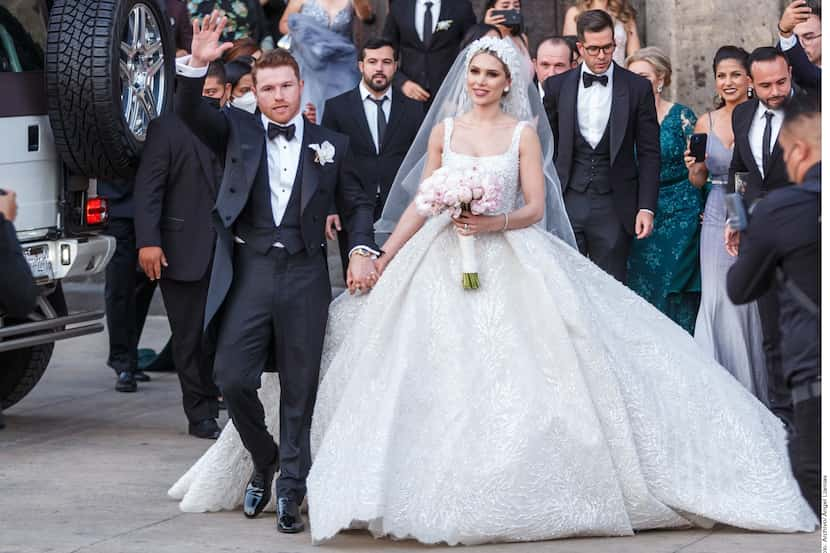 Saúl “Canelo” Álvarez y la modelo Fernanda Gómez se dieron el sí frente al altar de la...